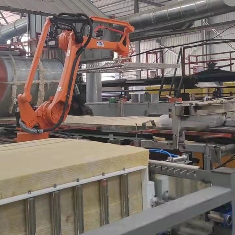 岩棉板上板机 彩钢夹芯板续棉机 岩棉条上料机器人 丰全机械图片