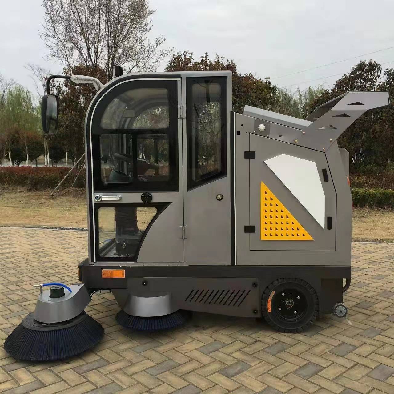 力奇威霸驾驶式扫地车  多功能驾驶式扫地机  大型扫地车图片
