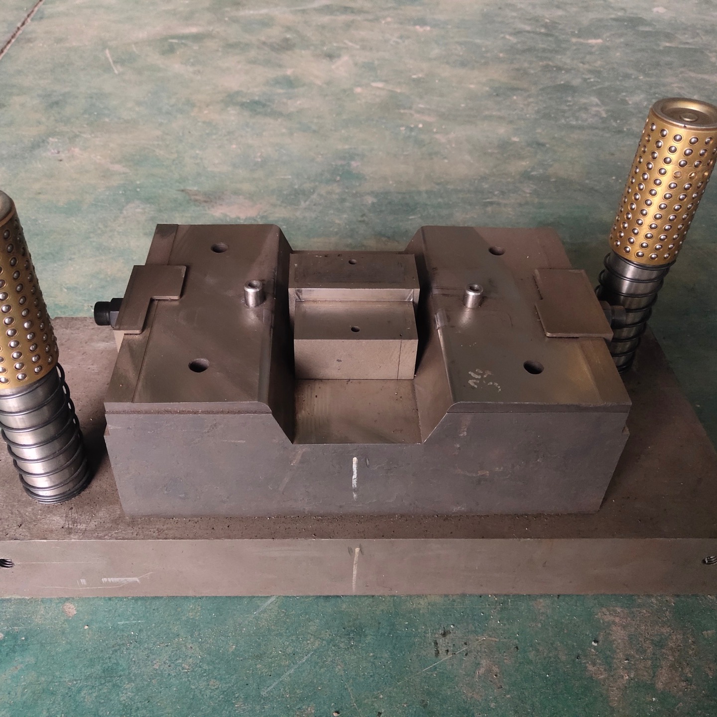 厂家定制铜、铁、铝、不锈钢非金属等异性成型冲压模具