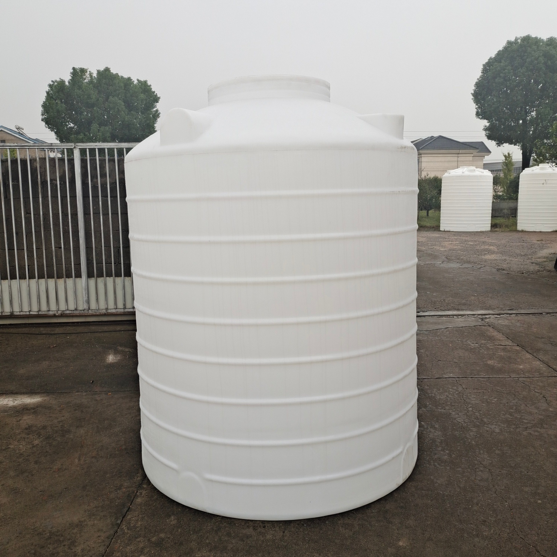 瑞通PE塑料水箱5吨立式水塔储罐 滚塑一体成型牛筋加厚耐磨防晒