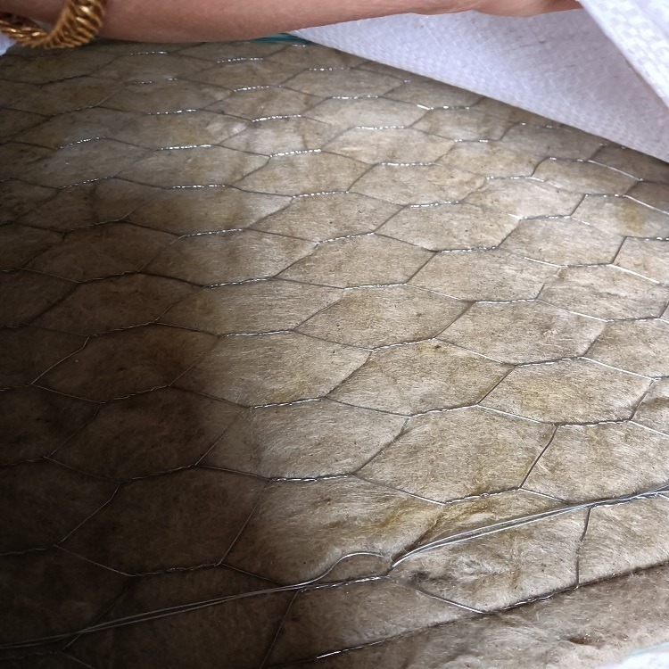 钢丝网复合岩棉毡价格  步步昇岩棉卷毡100kg/m3保温