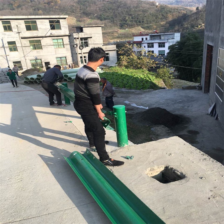 贵州 波形护栏 三波护栏板 乡村道路安全防护栏 高速波形护栏 厂家加工定制