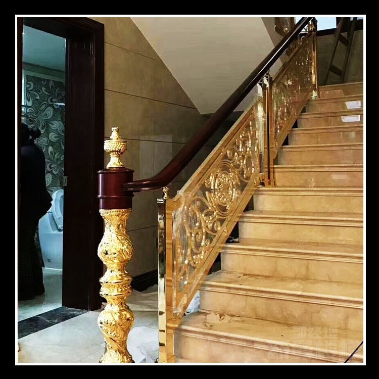 风靡全球的吴川铜艺雕花楼梯 镜面镀金扶手表面无瑕疵