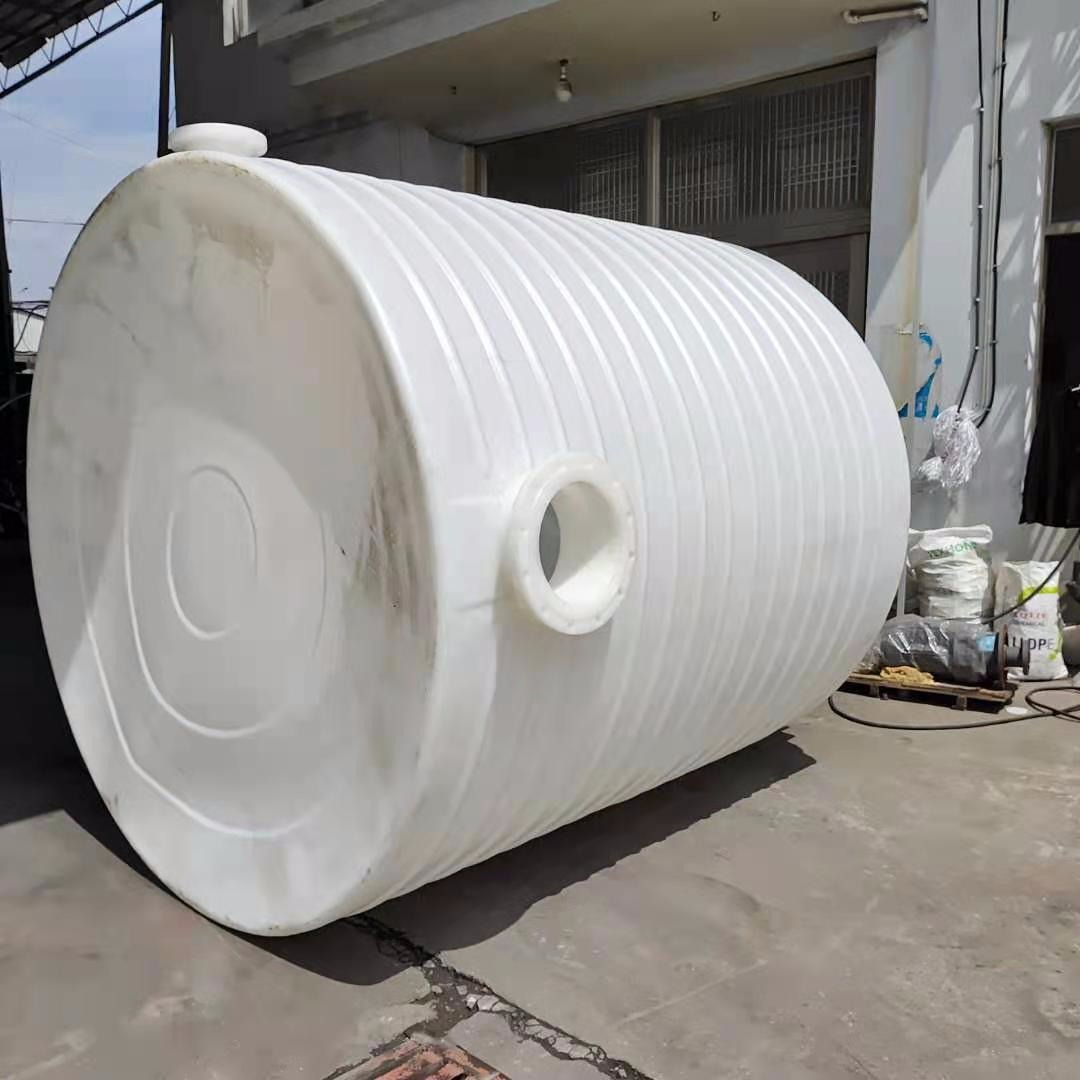塑料厂家供应 25立方PE塑料水塔 25000L一级RO水箱  25立方PE酸储罐  瑞通大口塑料桶价格图片