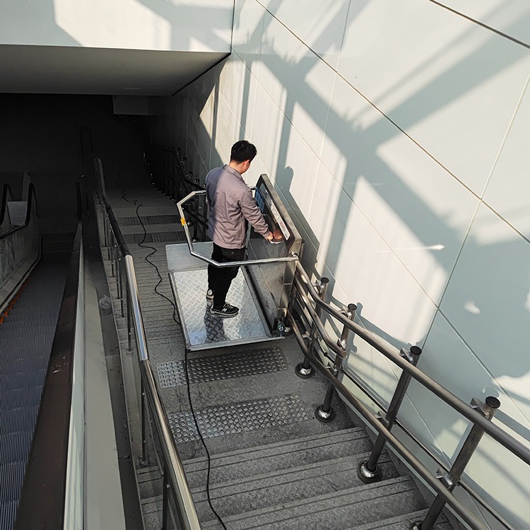 不锈钢斜挂式电梯 楼道无障碍升降平台 深圳市残疾人升降平台