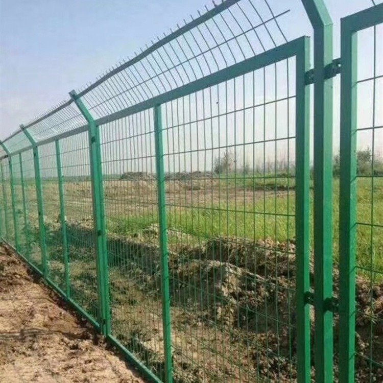 绿色折弯双边护栏网  定制款框架护栏网 圈地铁丝养殖网现货