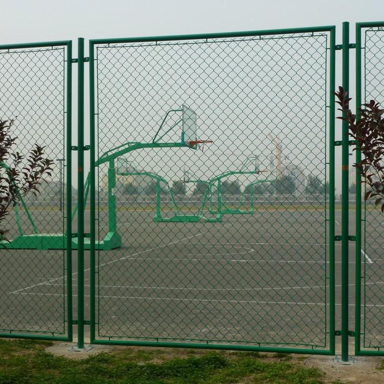 足球场地围网 足球场围网颜色 泰亿 围网球场 大量供应