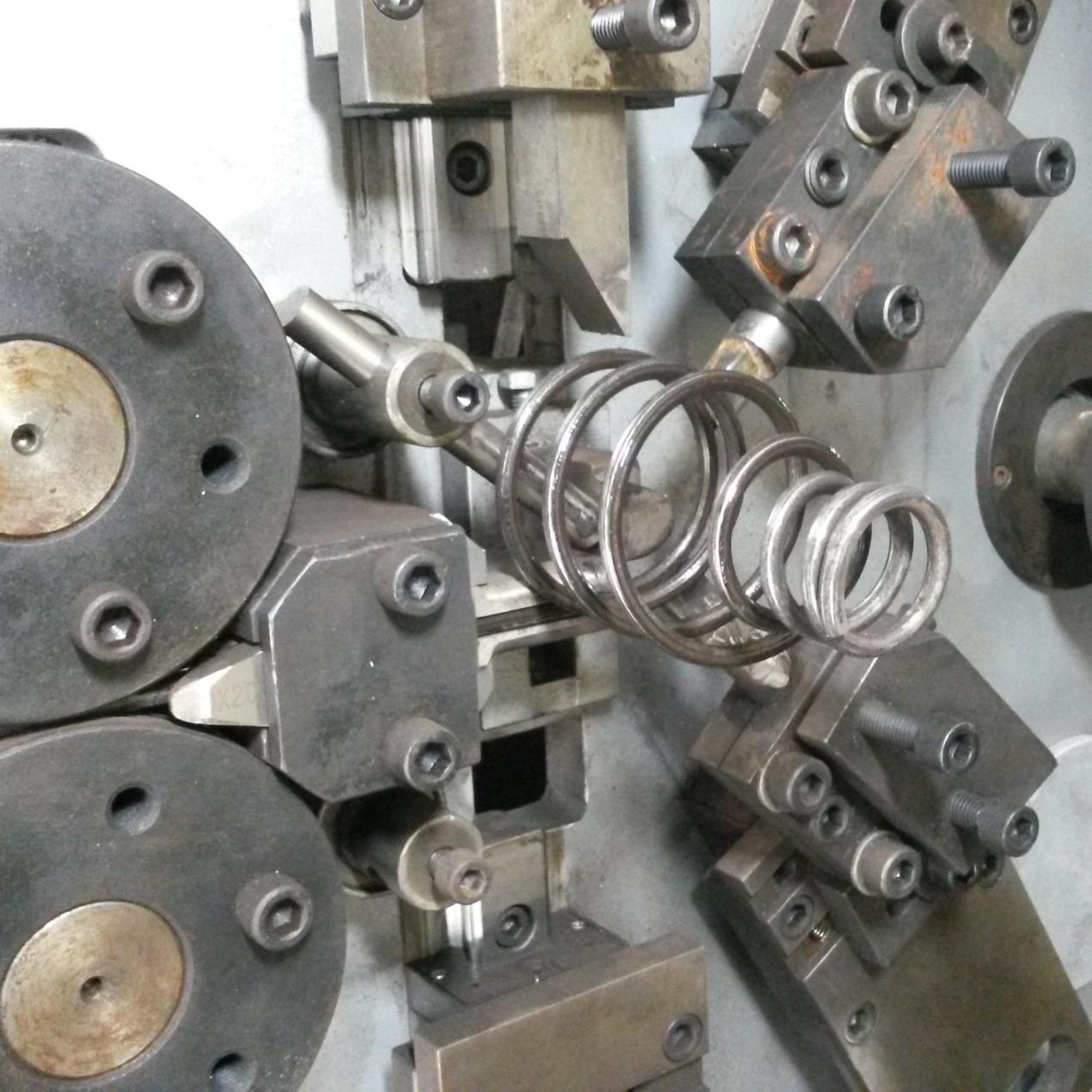四川雅安高铁螺旋筋成型机  箍筋固定件弹簧成型机生产定制