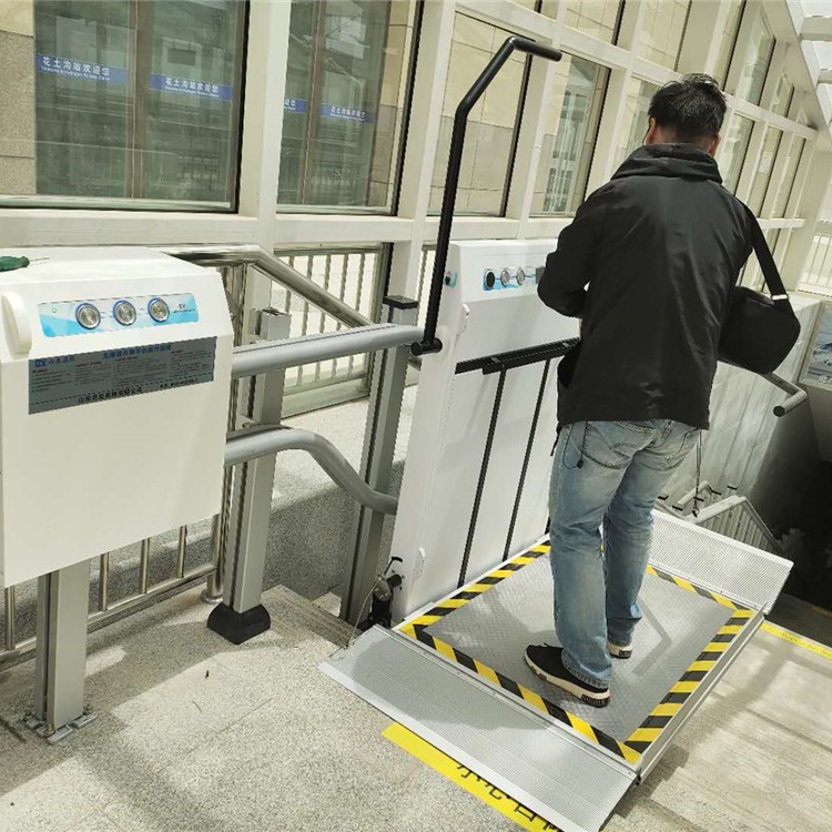 铜仁地区启运QYXJL轨道式曲线电梯 爬楼无障碍平台 高铁无障碍设施定制