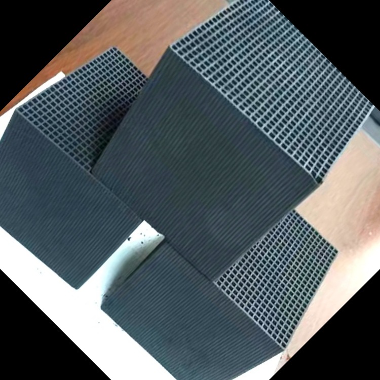 正方形蜂窝炭 黑色块状活性炭 箱包装活性炭 特俐牌蜂窝活性炭