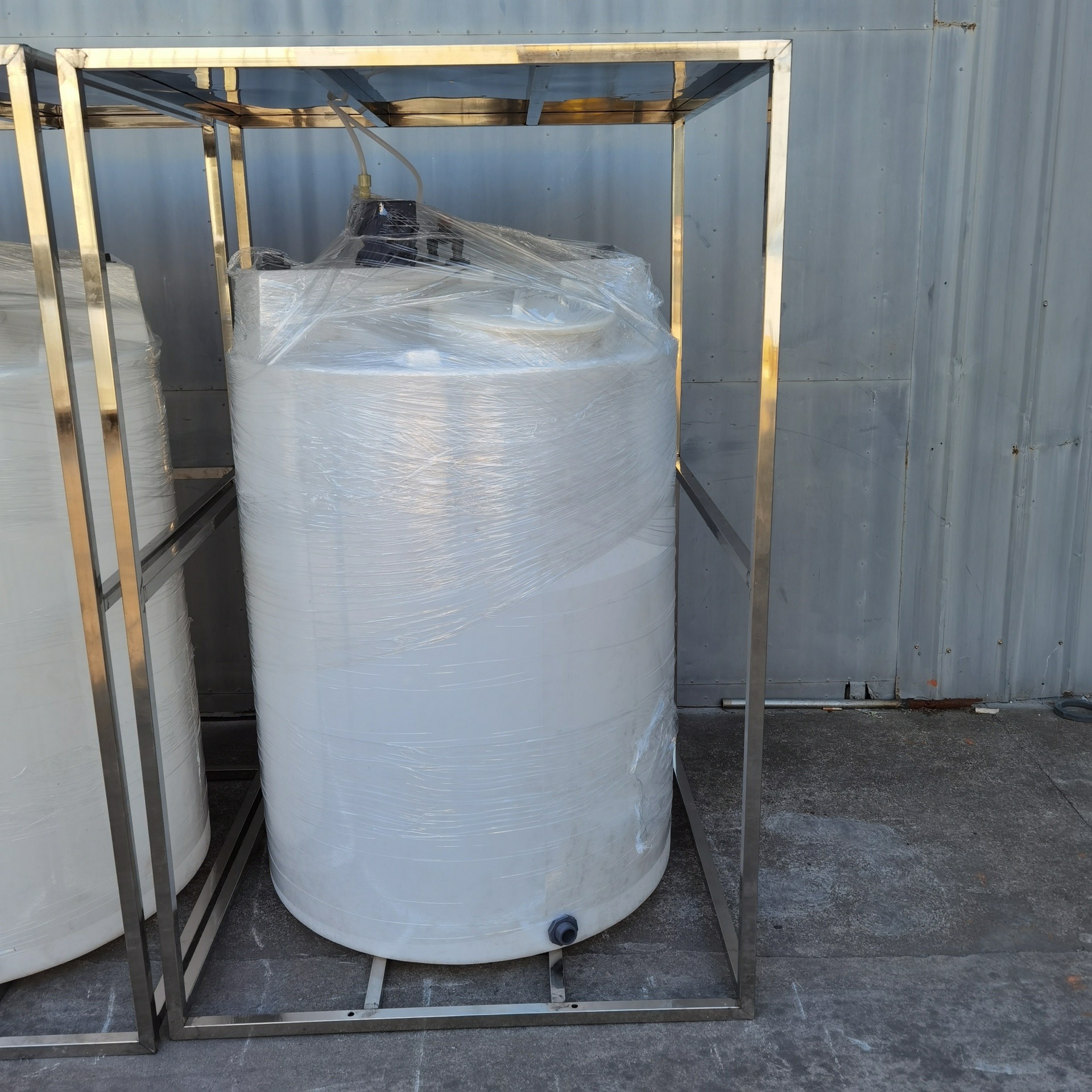 瑞通0.5吨加药箱0.5立方PE搅拌桶500L搅拌罐污水处理自动加药专置