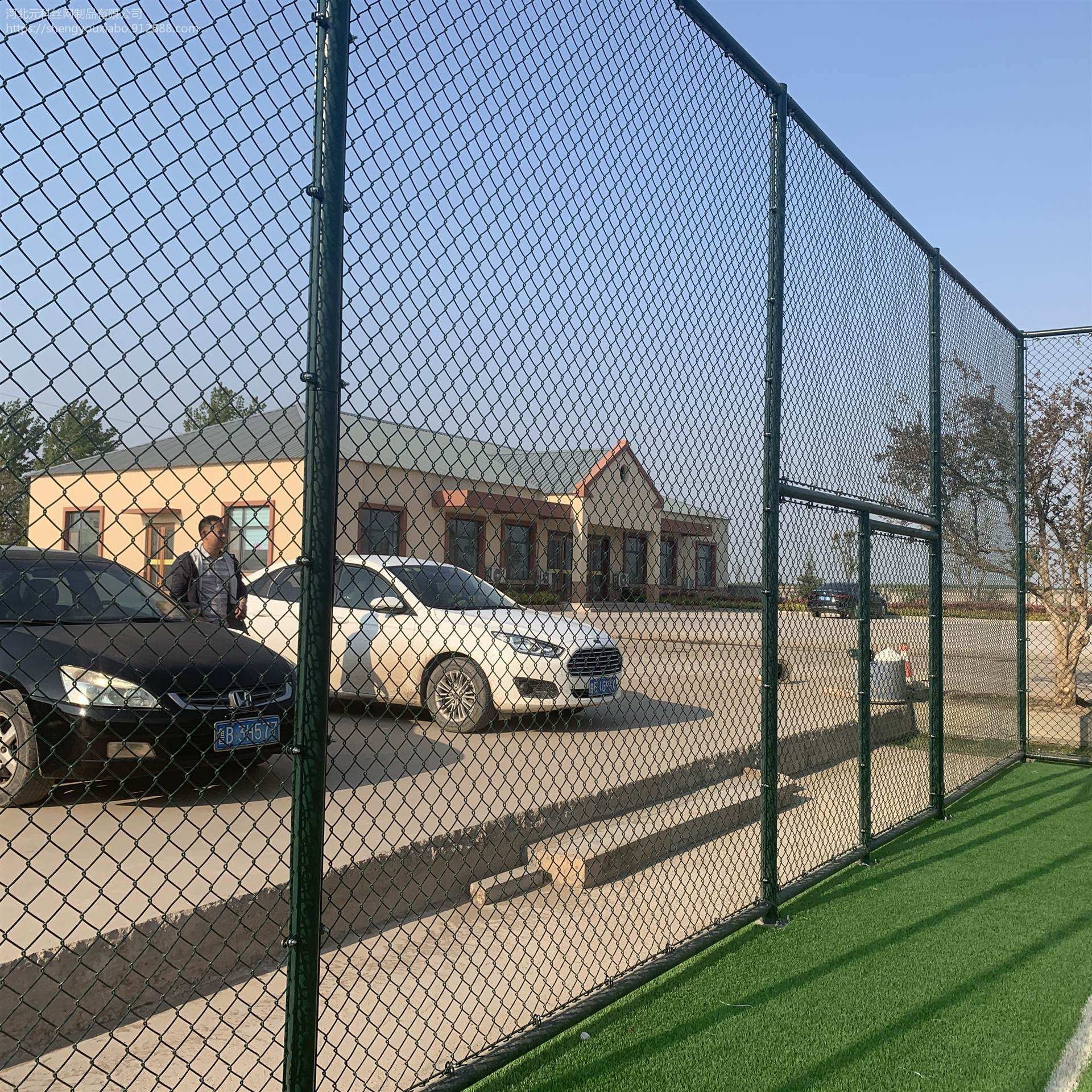 墨绿色球场隔离网 运动场围挡 篮球围栏网加工定做 夏博图片