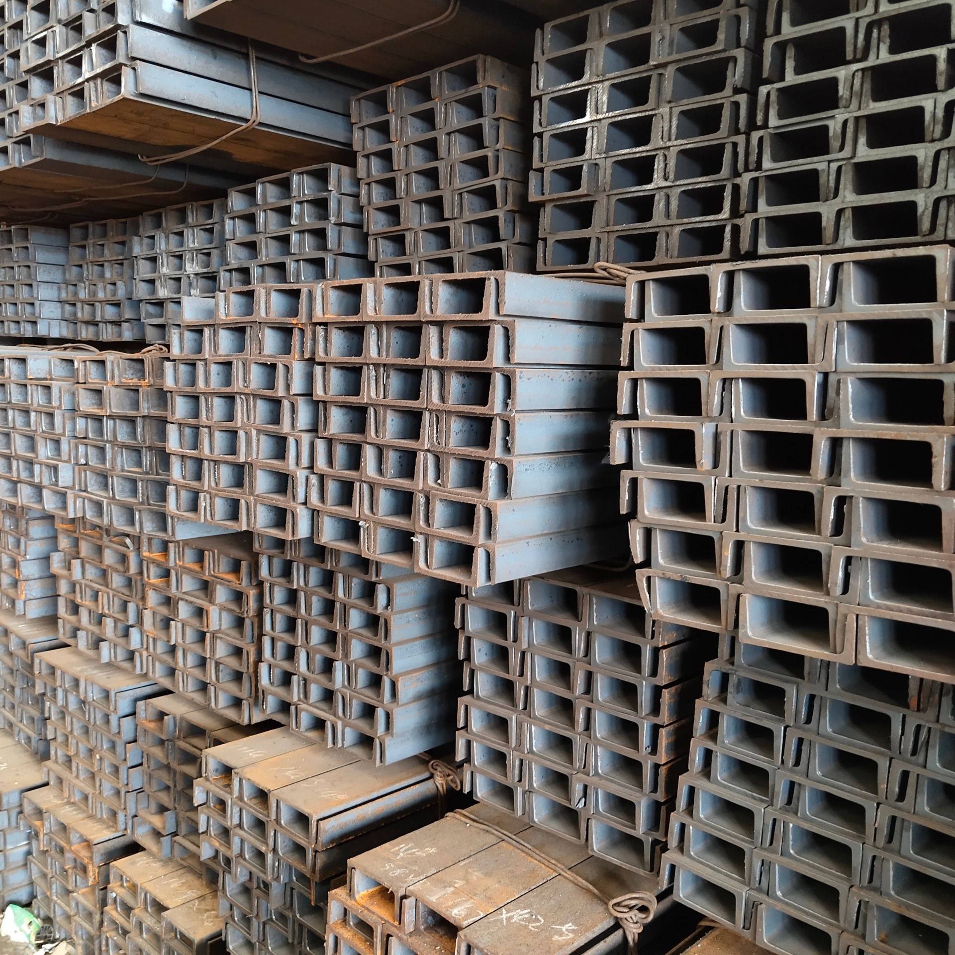 佛山现货q235U型槽钢 焊接工程结构槽钢 打桩建筑钢材定制槽钢厂