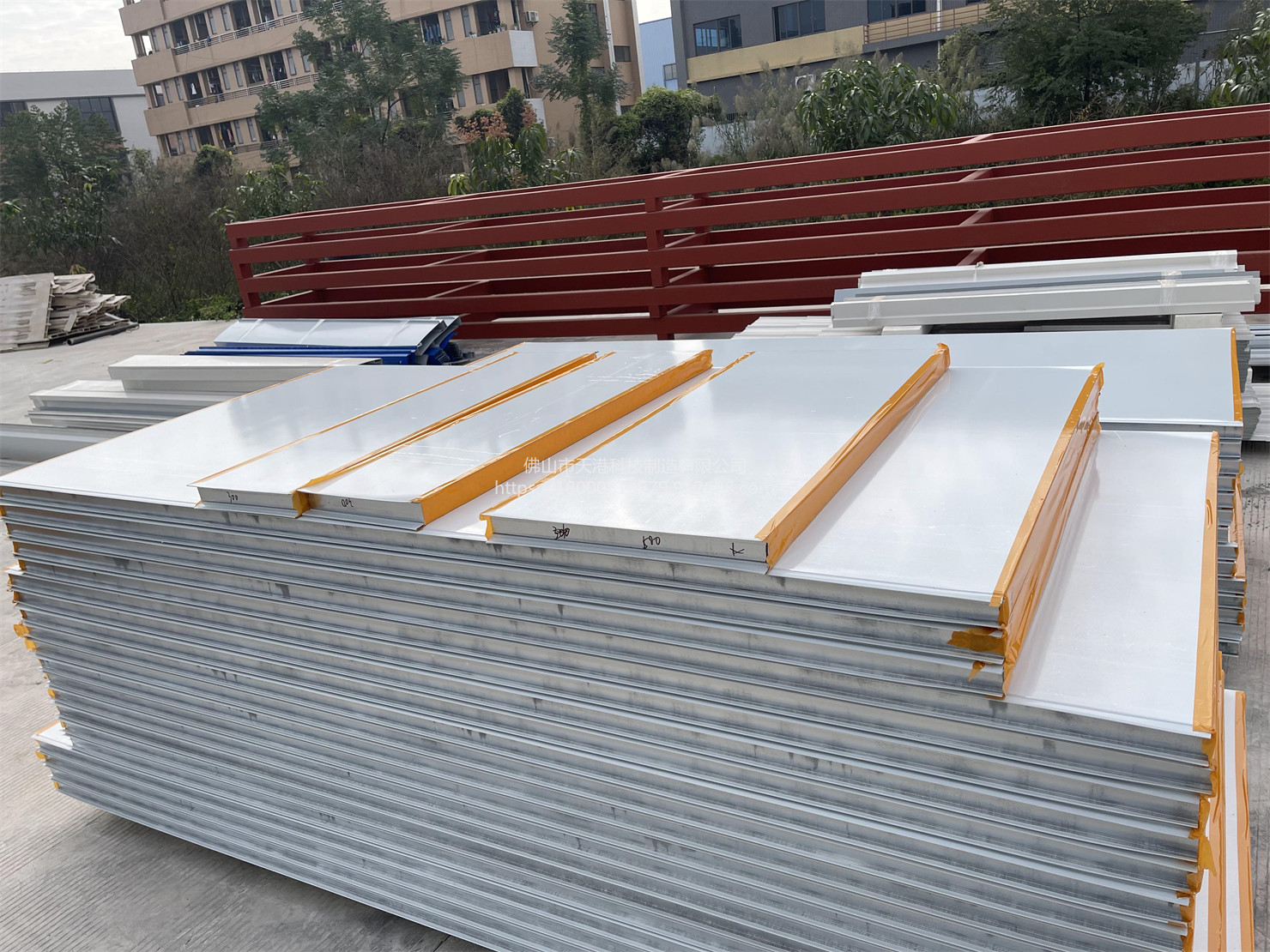 天港板业彩钢板玻镁净化室安装板材