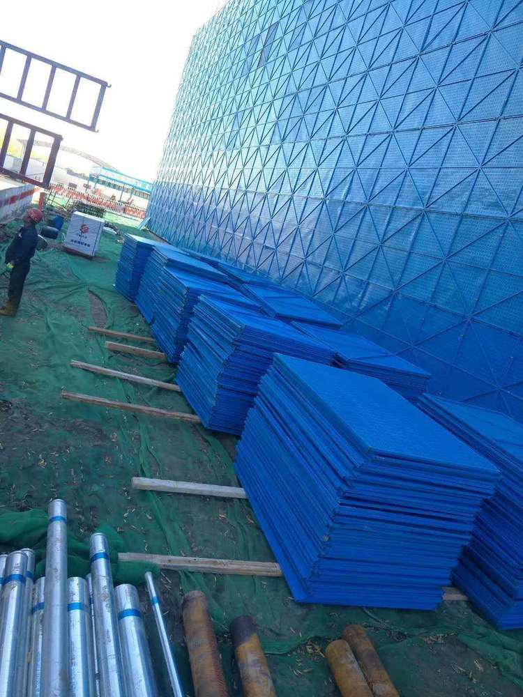 施工工地建筑高空安全钢板金属爬架网颜色可定制广州占兴生产厂家示例图3