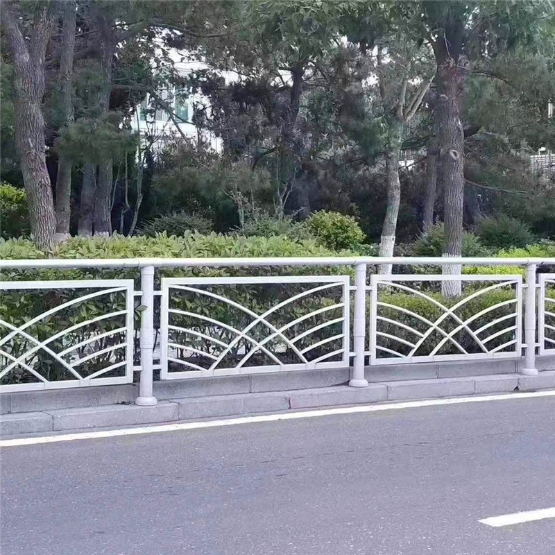 定制市政人行道护栏马路隔离栏杆锌钢道路防护栏防眩板护栏峰尚安图片