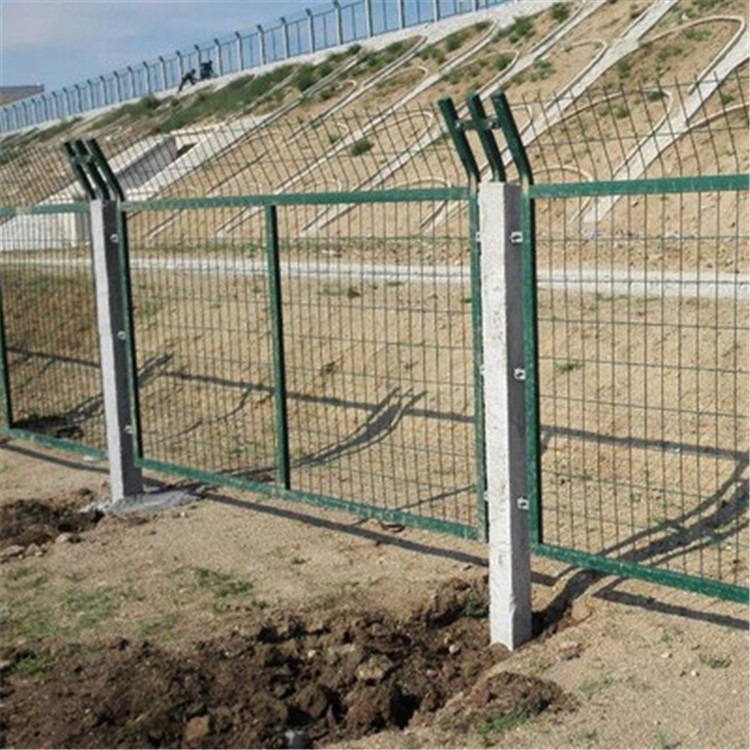 铁路隔离栅规范要求、铁路专用护栏网、铁路专用隔离栅