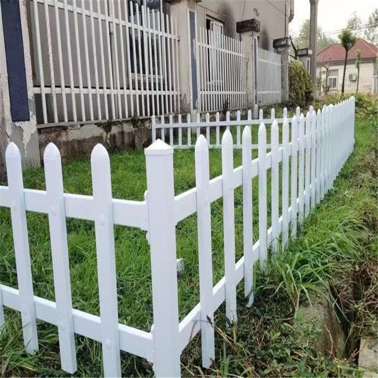 pvc草坪护栏 厂家生产草坪隔离防护栏 塑钢景观围栏 规格尺寸可按图纸定制