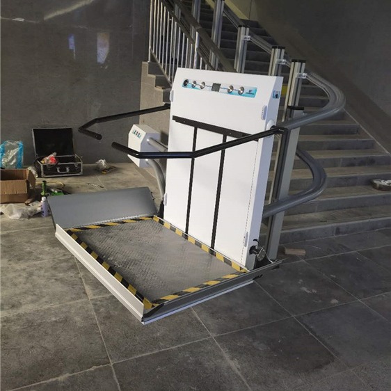 残疾人斜挂式升降平台 斜挂式无障碍电梯 地下广场斜挂平台安装厂
