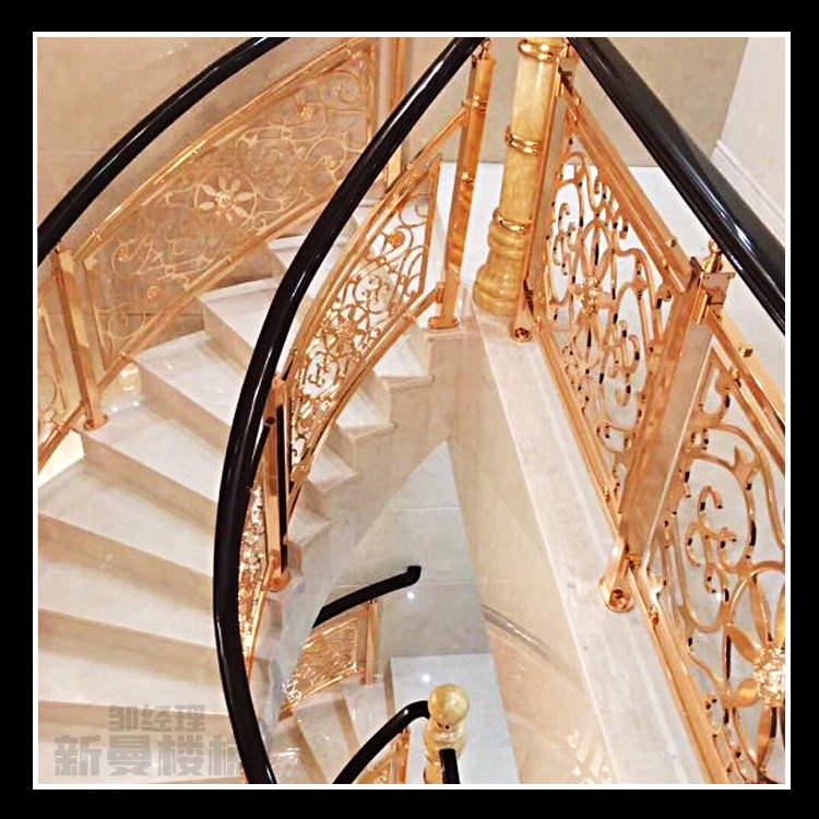 别墅铜楼梯图片 电镀金色楼梯新曼圆弧形铜艺扶手豪华款