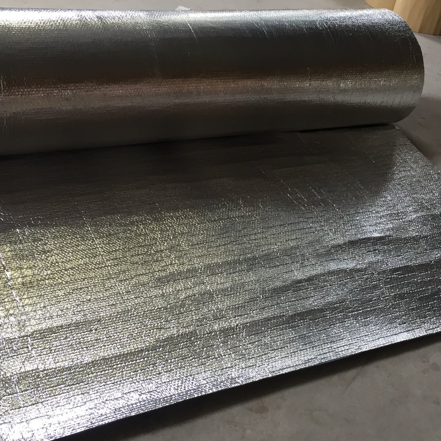 铝箔隔热膜   铝箔气泡膜   双面复合材料   卓尔生产厂家图片