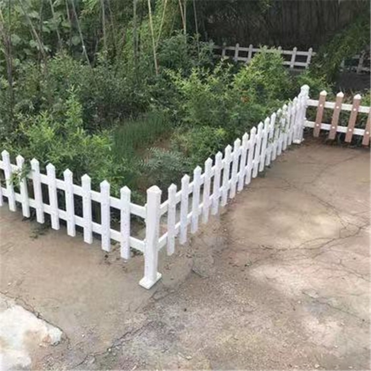 pvc草坪护栏厂家 长度3米 环保安全草坪围栏 学校社区草坪可用护栏