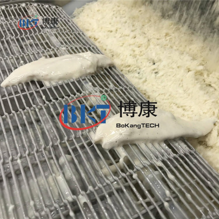 鲜面包糠机 全自动皮带式裹鲜面包糠机 竹荚鱼排上糠机 裹糠机设备生产厂家图片