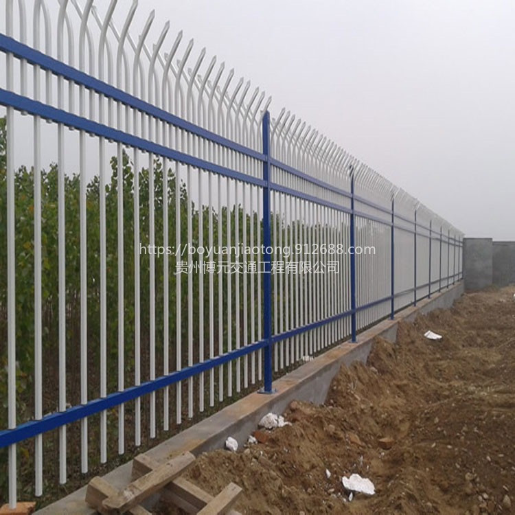 拼接围墙护栏  黑色铁艺护栏  蓝白三横栏杆sdt-xg 厂家定制