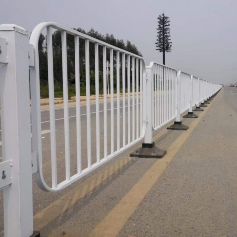 广东肇庆道路交通护栏人行道分隔栏港式公路护栏锌钢隔离栏​