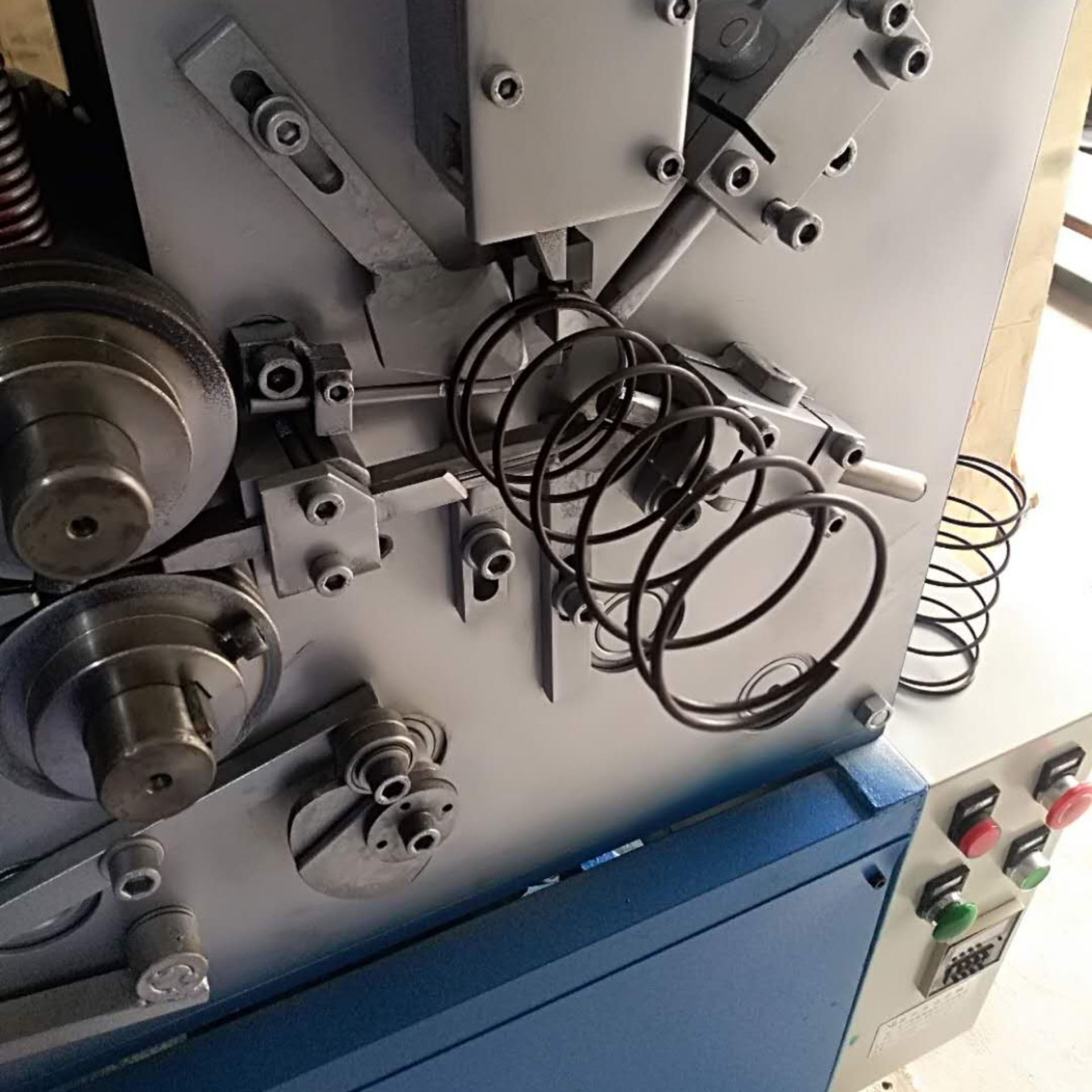 温州弹簧机厂加工 温州欣达弹簧机定制 弹簧机价格 弹簧机型号 螺旋筋弹簧机图片