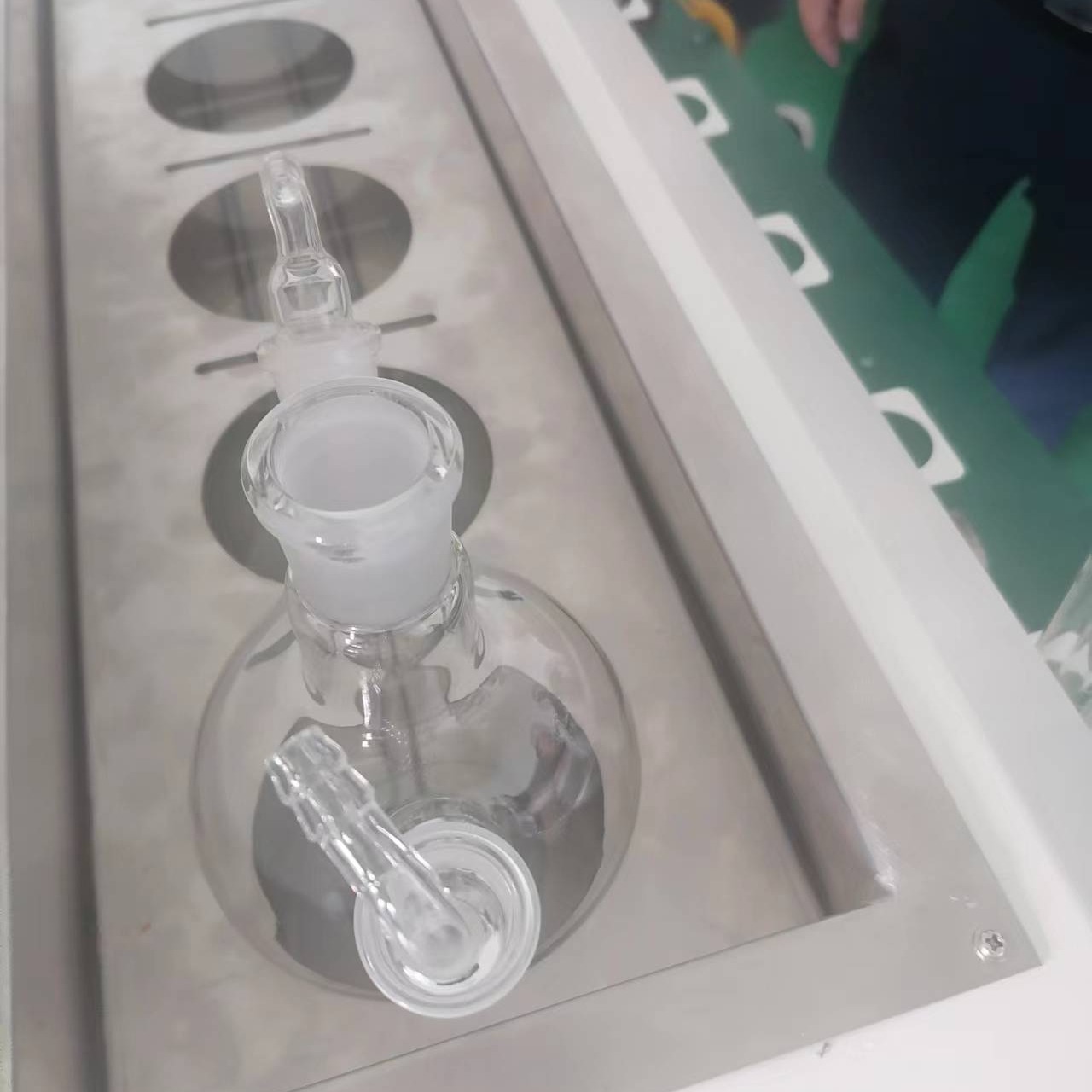 全自动液液萃取分离设备 液液萃取净化装置供应商 GY-YYCQ 上海归永 自带伸缩废液槽、自带抽滤系统、无需手动排液