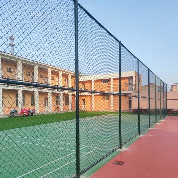 学校体育馆隔离围栏 体育运动场隔离围栏 学校足球场隔离围栏 拦网球隔离围栏 销售厂家