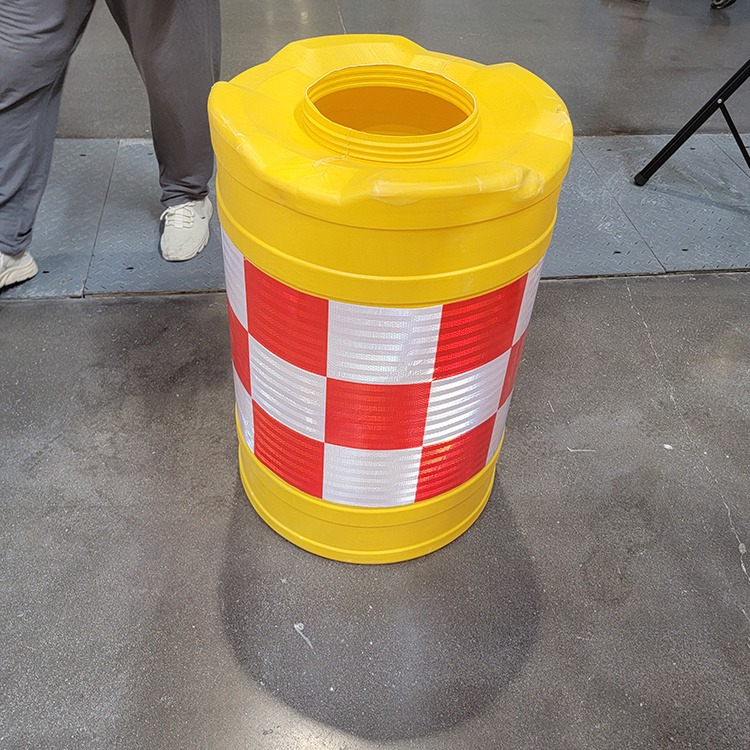 zc1吹塑防撞桶 注水反光塑料滚塑防撞桶道路设施注塑防撞桶图片