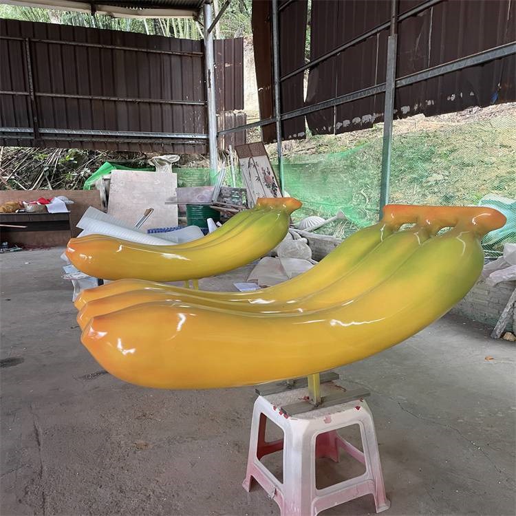 玻璃钢香蕉雕塑，大型仿真香蕉雕塑图片
