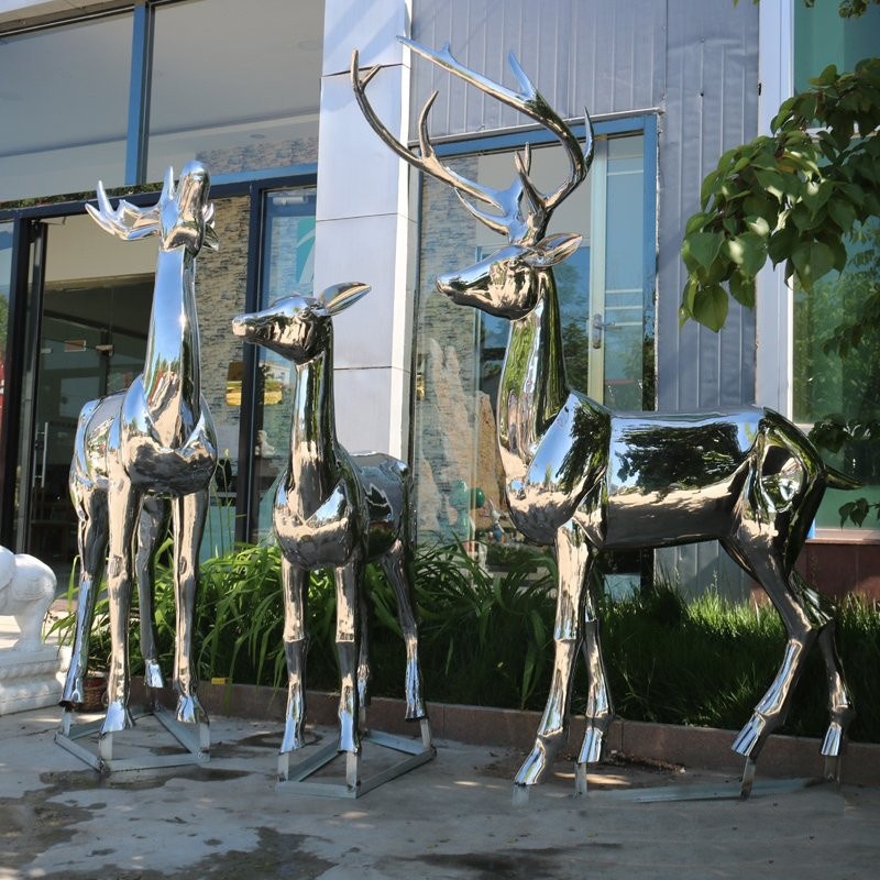 不锈钢鹿雕塑 镜面鹿雕塑 动物雕塑 草坪摆件 庭院摆件 城市景观雕塑图片