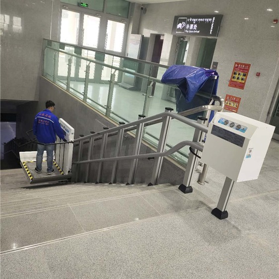 QYXJL自动爬楼升降平台 淄川区启运斜挂式轮椅电梯 地下通道升降机