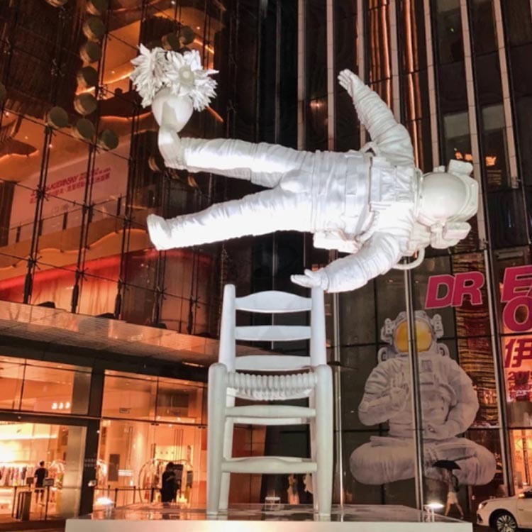 怪工匠 玻璃钢宇航员雕塑 大型太空人雕塑 卡通宇航员雕塑 一站式定制解决需求图片