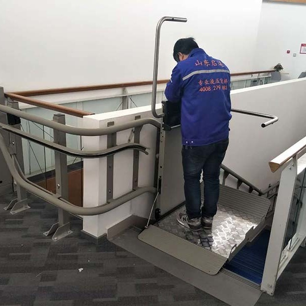 升降平台爬楼式电梯 地铁无障碍设备 生产残疾人电梯 斜挂式平台