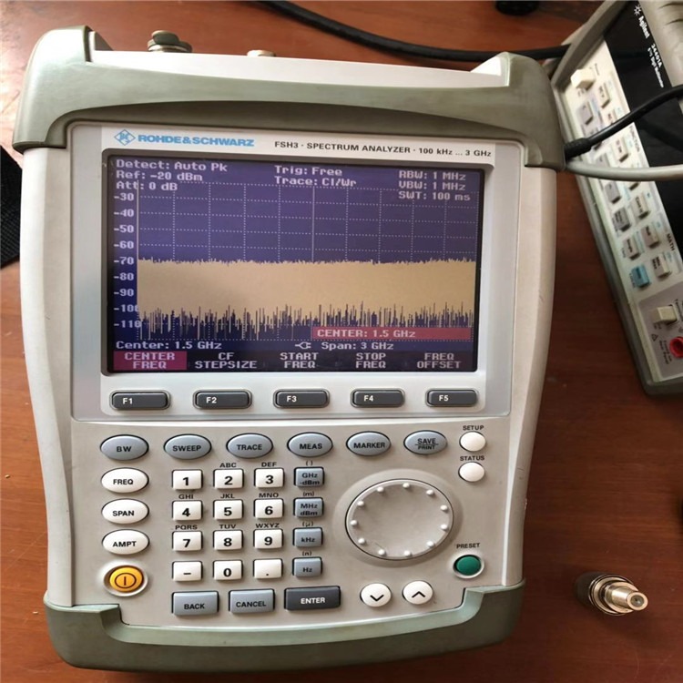 德国罗德与施瓦茨手持频谱FSH3 FSH4手持频谱分析仪图片