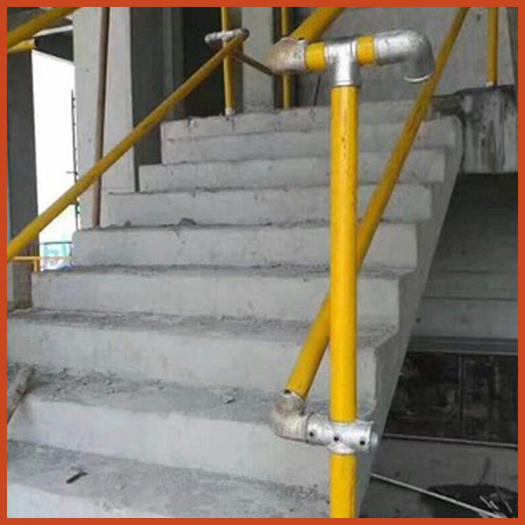 干字型安全防护立杆 楼梯扶手立杆 楼梯立杆管件 宇鑫