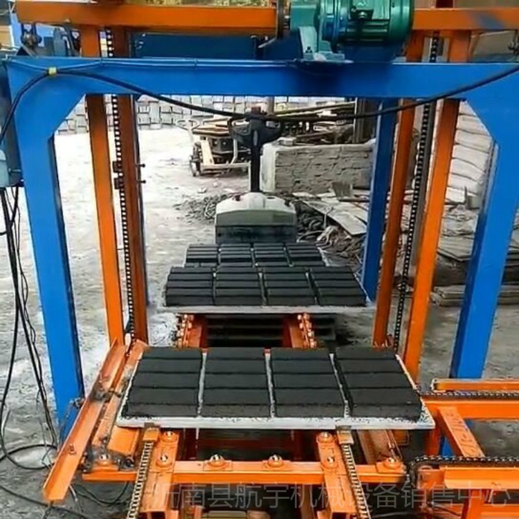 全自动水泥砖叠板机价格 航宇水泥砖厂叠板机