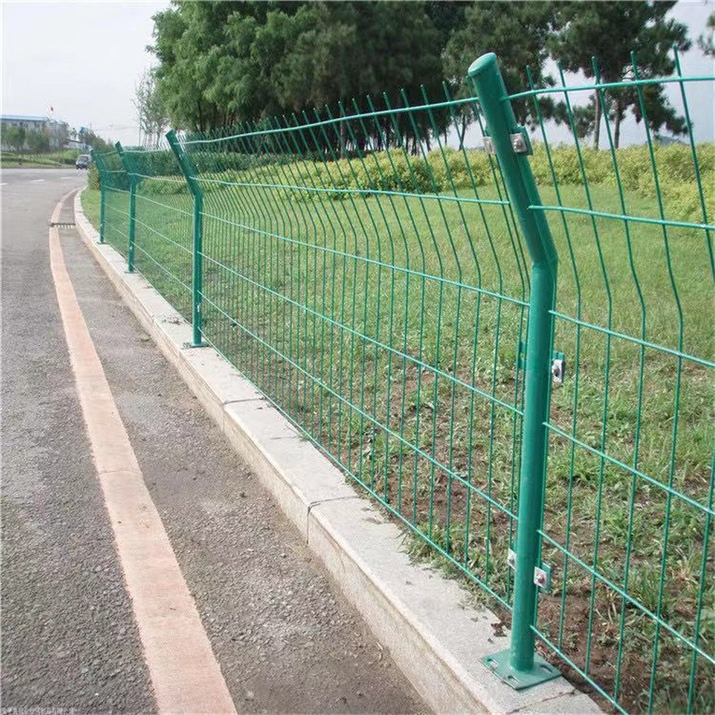 养殖圈地浸塑绿色双边丝护栏网高速公路草绿色隔离双边丝护栏峰尚安