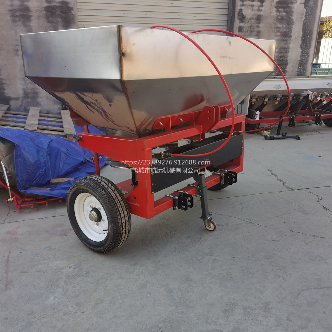 小四轮拖拉机带的双圆盘撒播机 不锈钢料斗容量2000斤的撒肥机示例图2