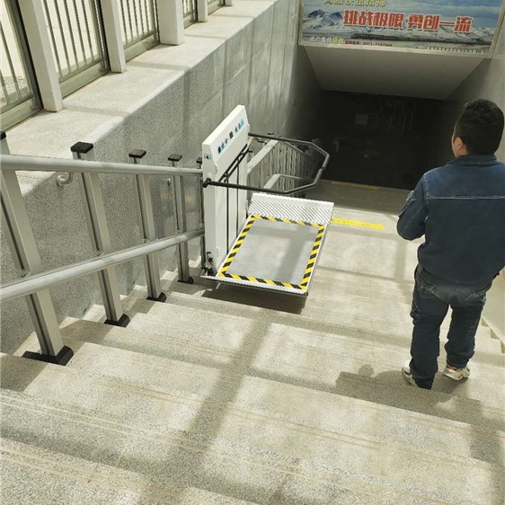 启运残疾人升降机定做 户外楼梯电梯 斜挂式无障碍升降梯