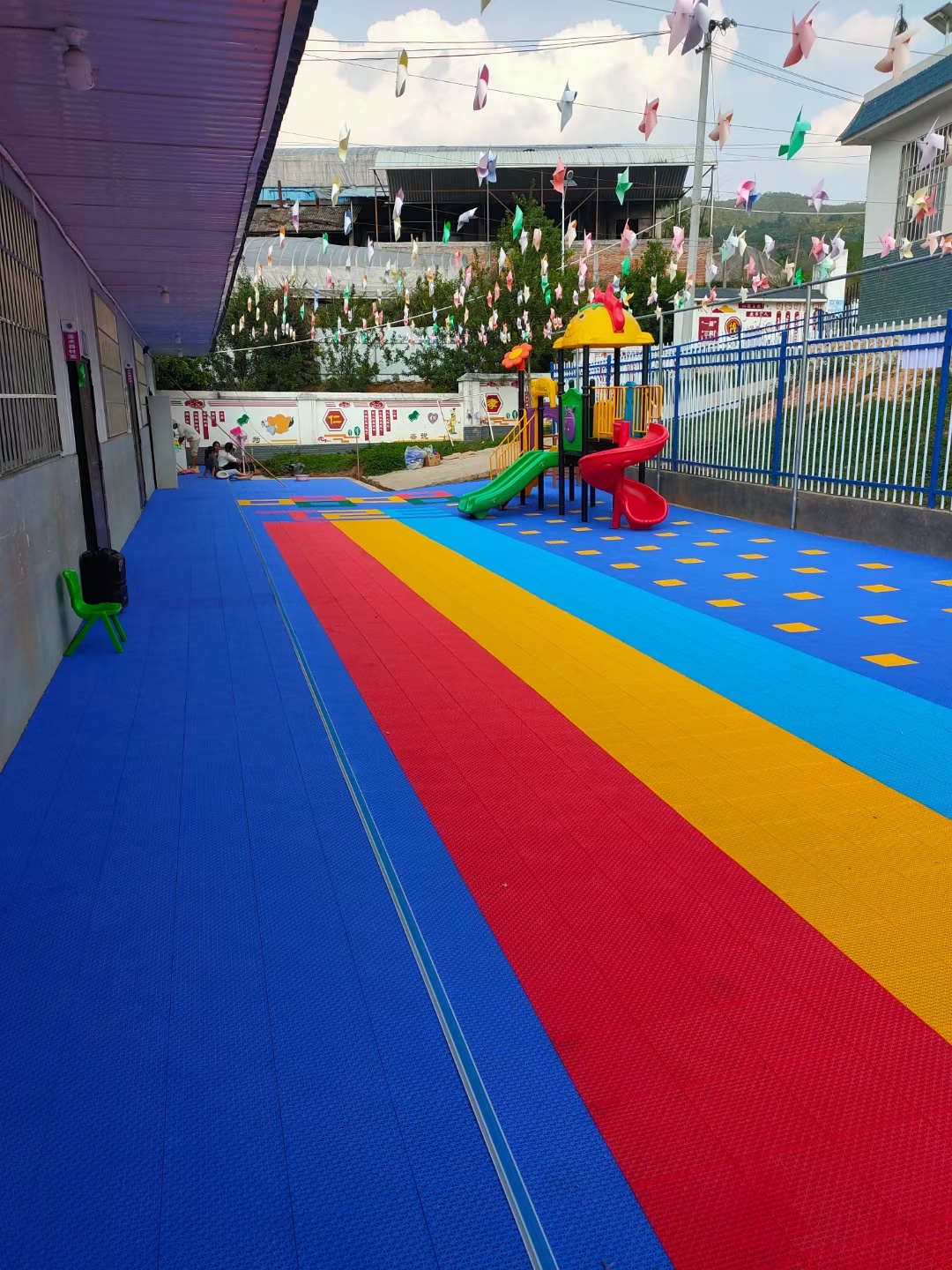 曼纳奇悬浮地板塑胶-幼儿园悬浮地板 游乐场悬浮地板 悬浮地板厂家 篮球场悬浮地板 悬浮地板施工 昆明悬浮地板厂家示例图22