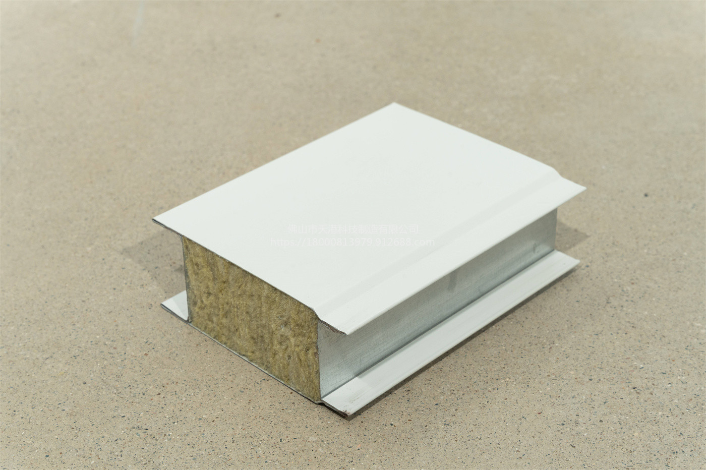 天港隔墙板材专注定制生产玻镁岩棉夹芯板质量保障