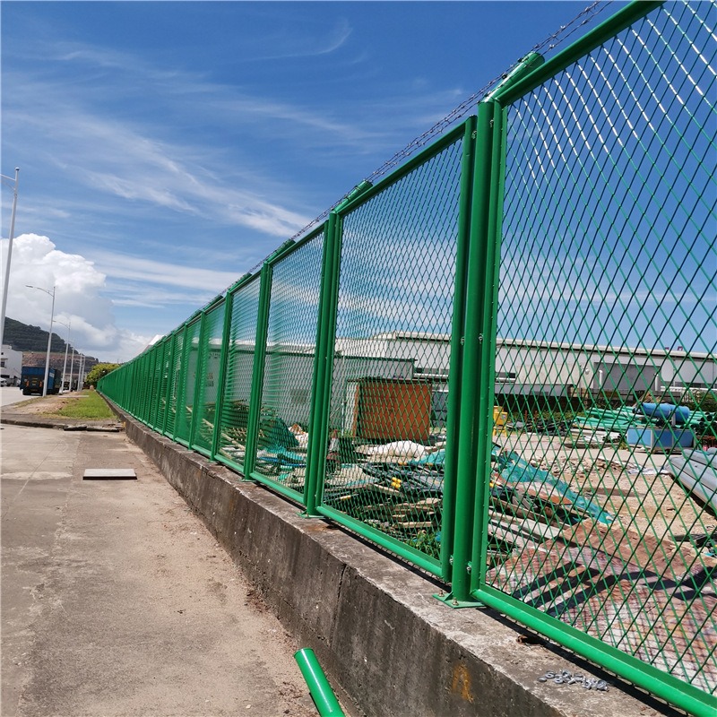 钢板网护栏 道路隔离菱形防护网 工厂园区防护围栏 铭久厂家定制