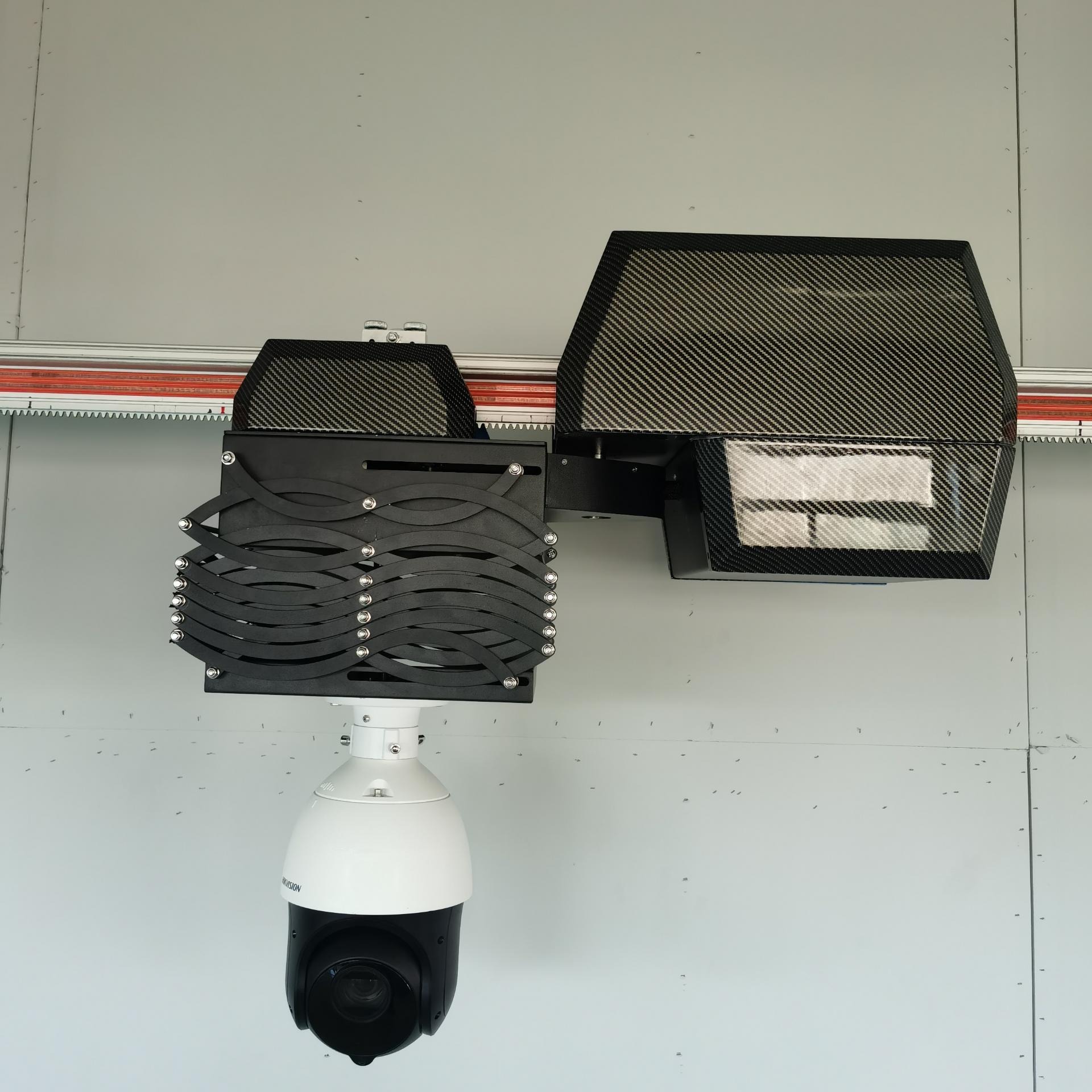 地下综合管廊 城市管廊 普龙智能巡检机器人 环境巡检 视频实时监控 温湿度 可定制