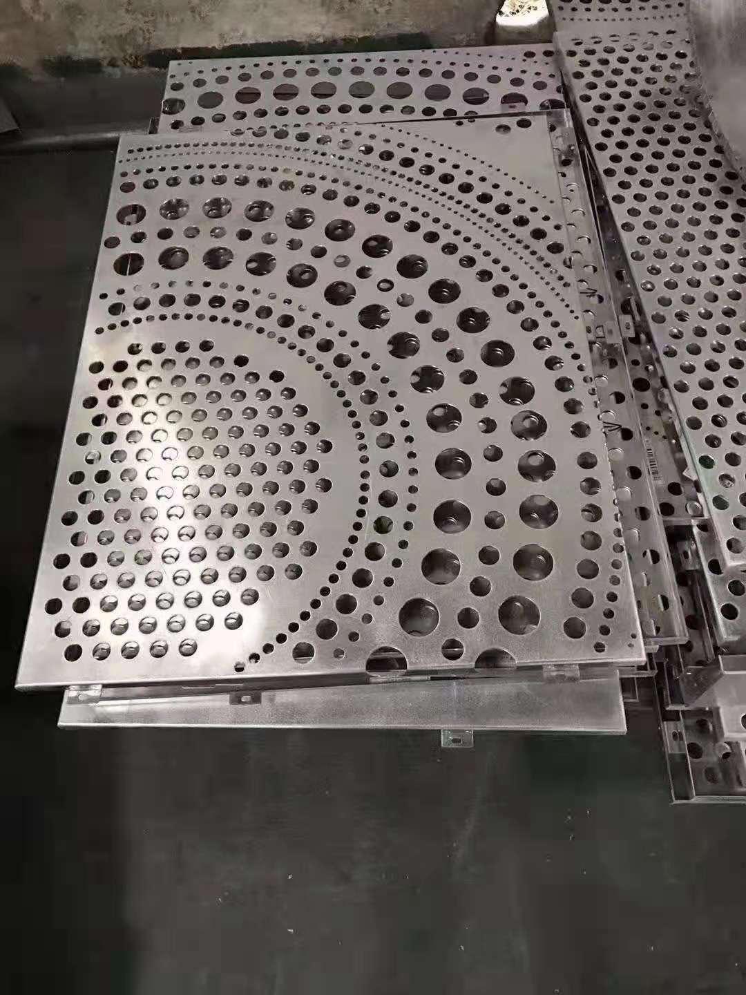 冲孔铝单板厂家 冲孔板源头厂家  冲孔铝单板介绍  门头装饰铝单板