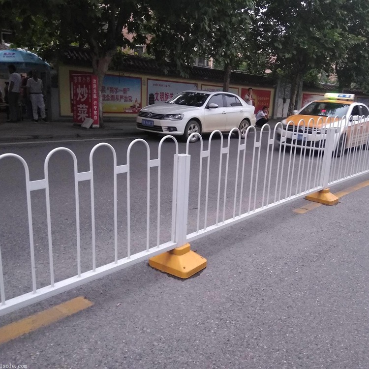 道路隔离市政护栏 锌钢道路护栏 京式道路护栏 鑫旺